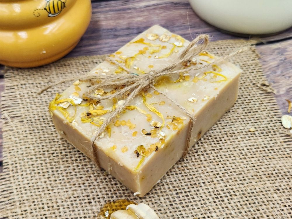 Fresh Goat Milk Granola Bar Soap, Honey ,Oatmeal, Calendula and Hemp Seeds, Rustic Farmhouse, Handcrafted 130g